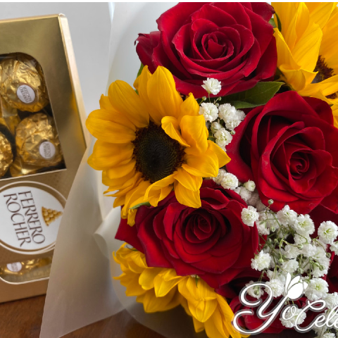 Ramo de Rosas y Girasoles con Bombones Rocher